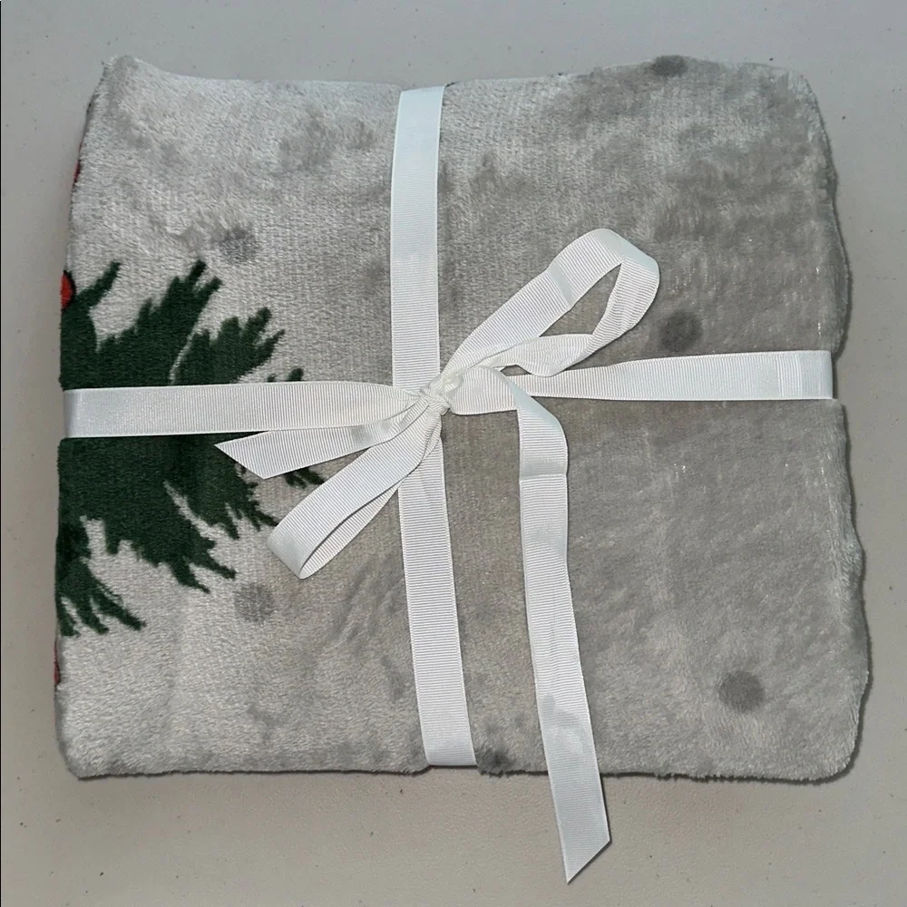 Disney Mickey and Minnie Festive Blanket - Gray, Red, and Green